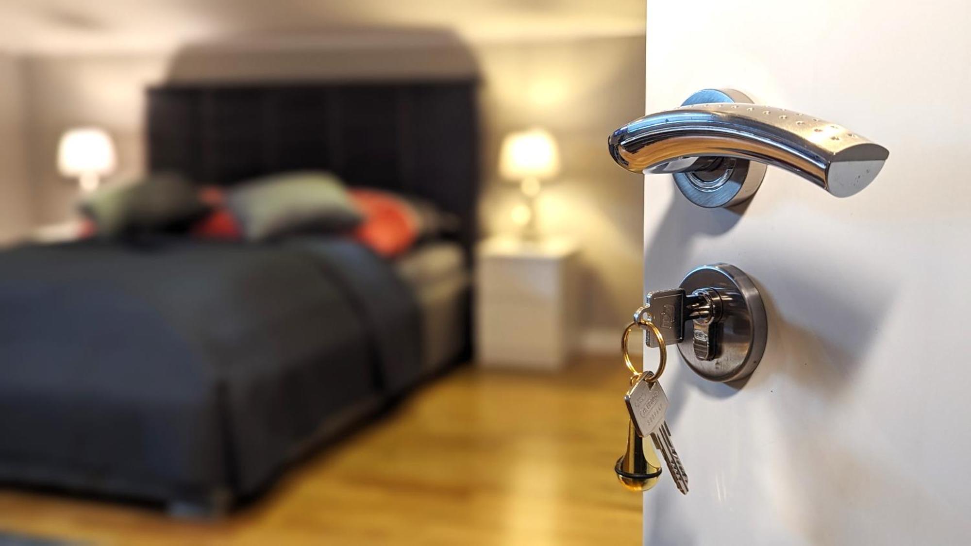 3 Rooms - Zimmervermietung Naehe Flughafen Ber - Gratis Wlan, Parken & Netflix Берлин Экстерьер фото